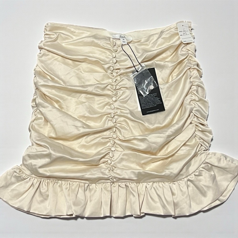‼️3/$30‼️Cream Ruched Mini Skirt NWT